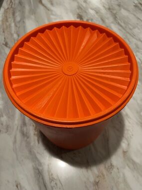 Orange Tupperware 1339-10 Container With Lid